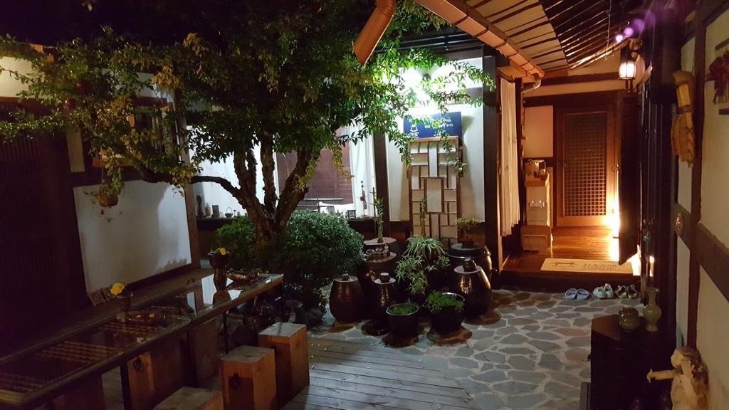 Inyeon Hanok Guesthouse Jeonju Eksteriør billede