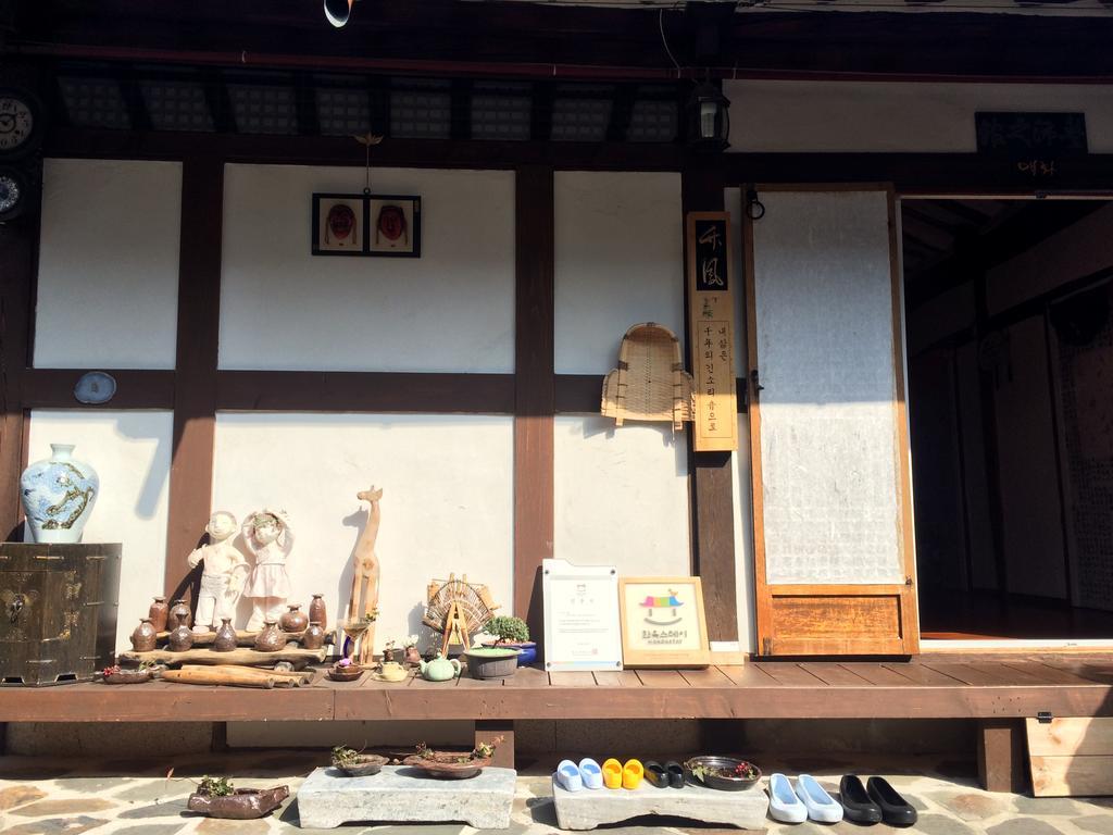 Inyeon Hanok Guesthouse Jeonju Eksteriør billede