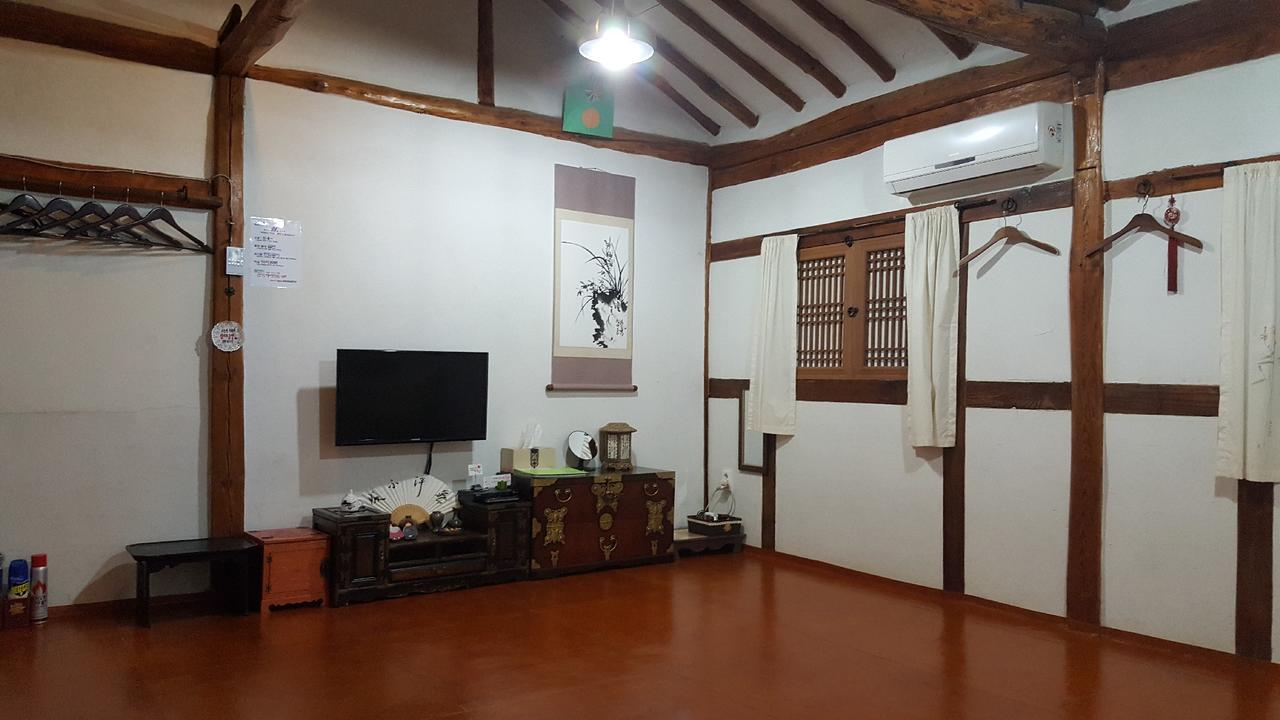 Inyeon Hanok Guesthouse Jeonju Eksteriør billede