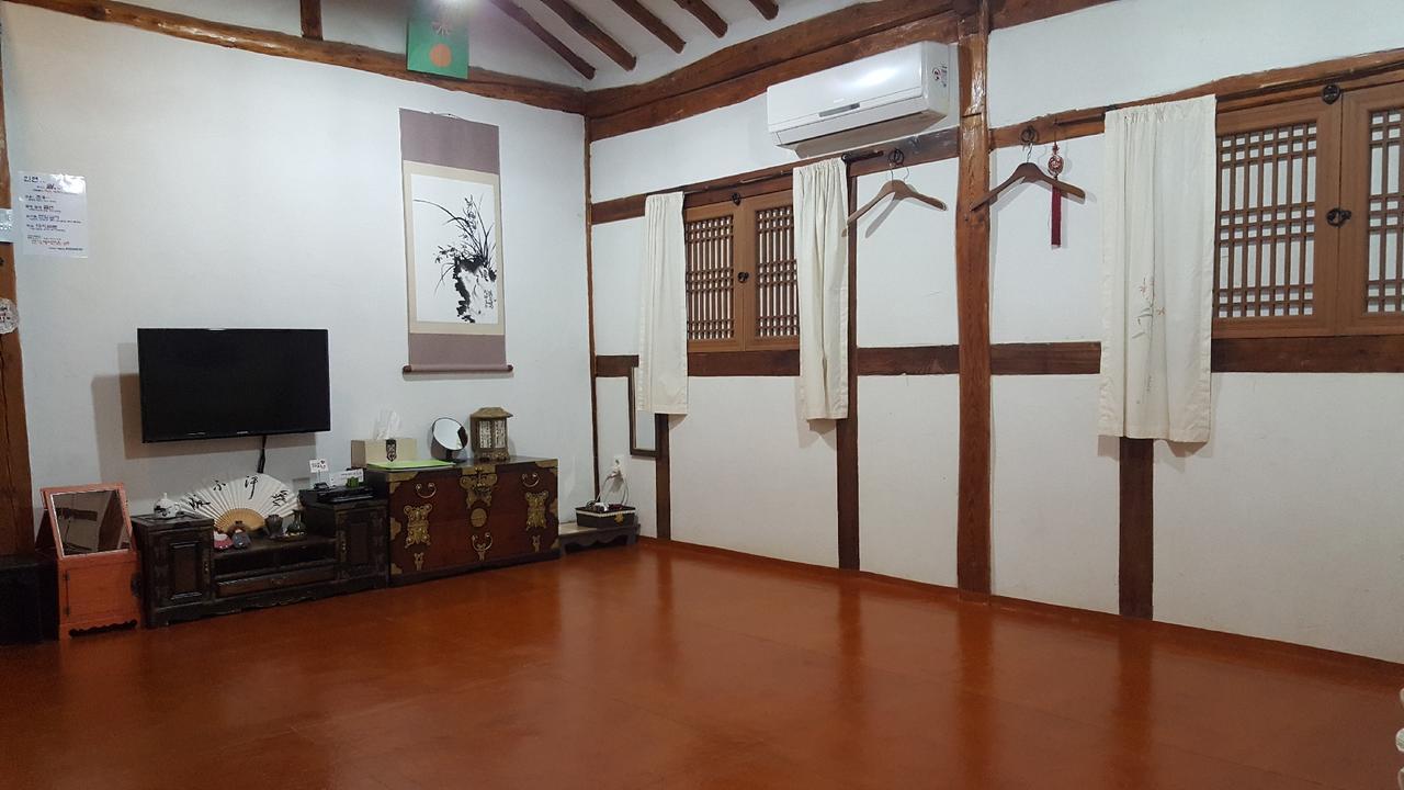 Inyeon Hanok Guesthouse Jeonju Eksteriør billede