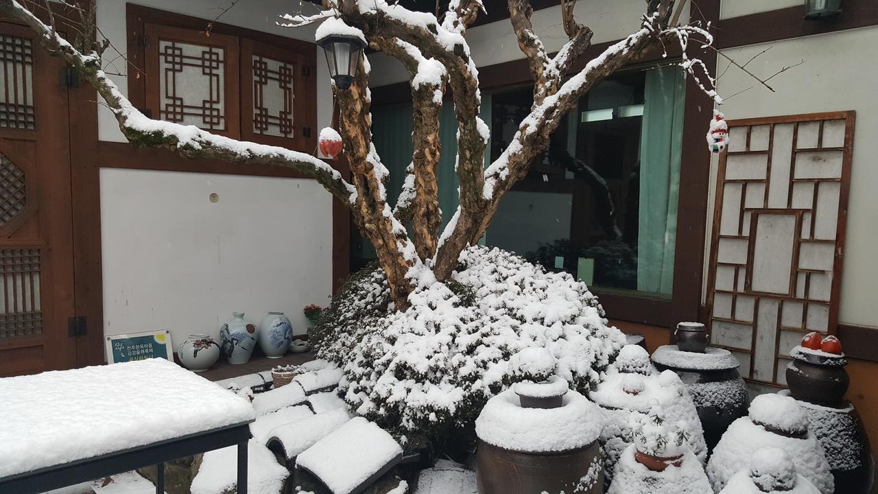 Inyeon Hanok Guesthouse Jeonju Eksteriør billede