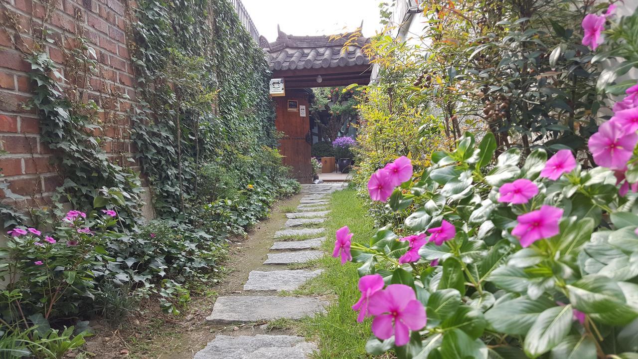Inyeon Hanok Guesthouse Jeonju Eksteriør billede